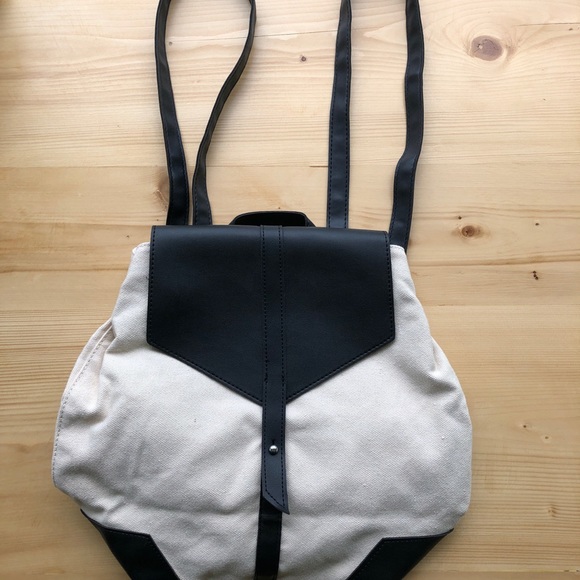 Small canvas backpack - Picture 4 of 7